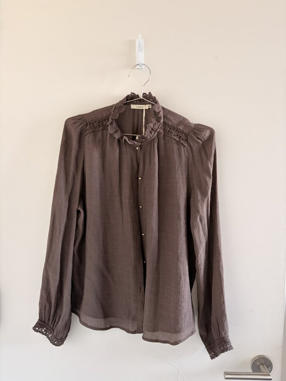 It Hippie Taupe Ruffle Lace Trim Blouse M